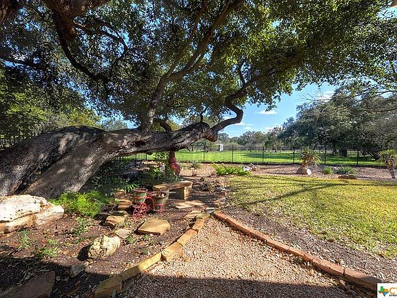 3rd image of 530 Acorn Dr