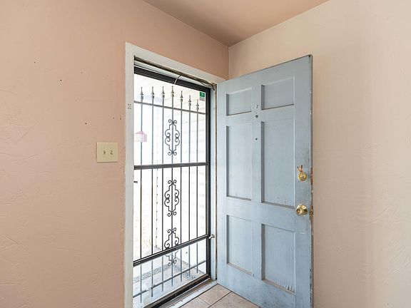 5th image of 3416 S Hughes St