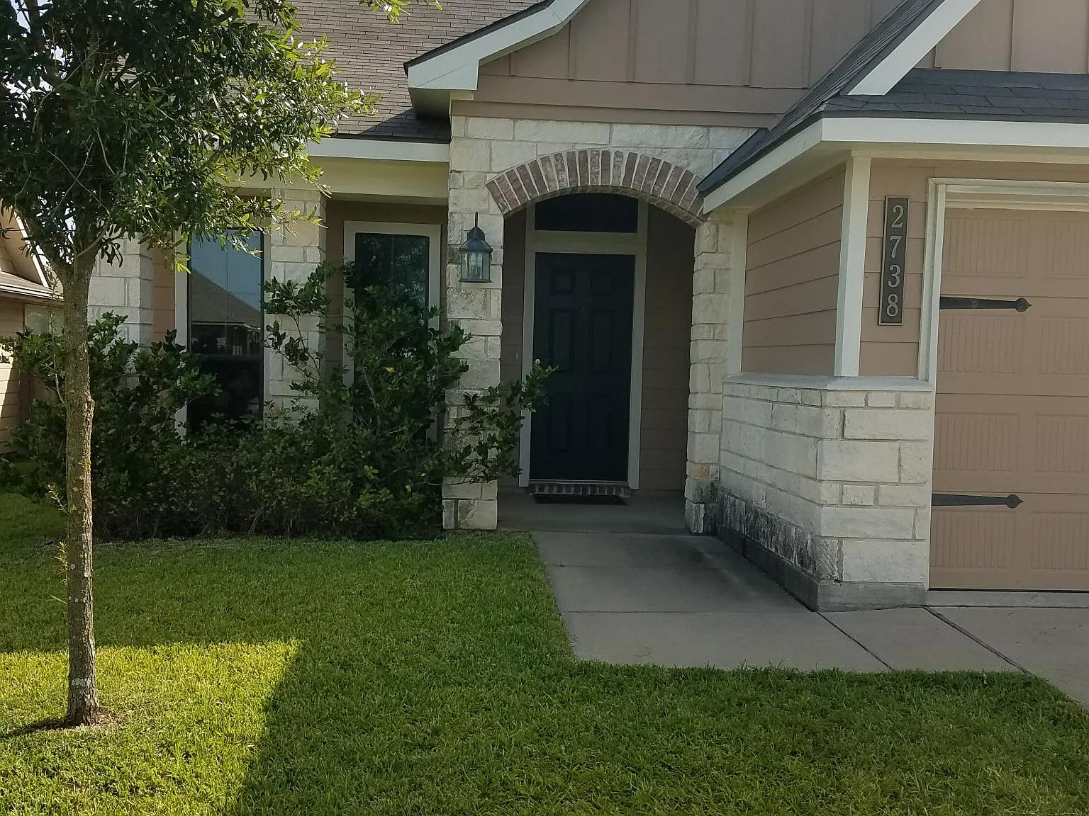 3 bed, 1349 sqft, $2,000 — Photo 2