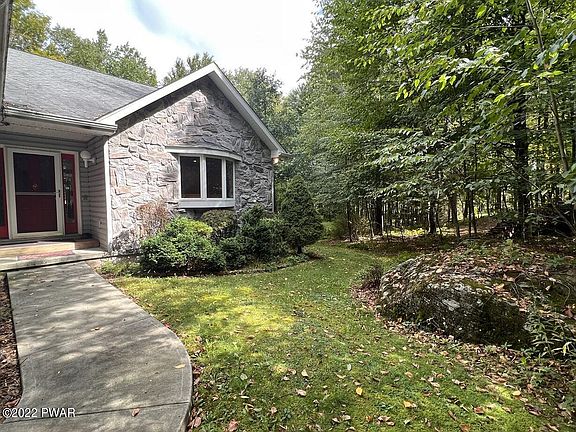2nd image of 807 White Oak Dr