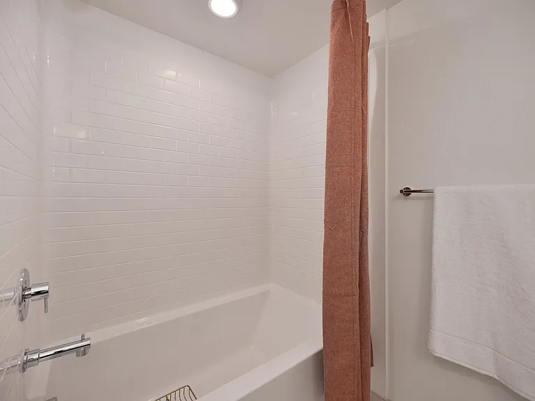 Halcyon Apartments — Photo 75