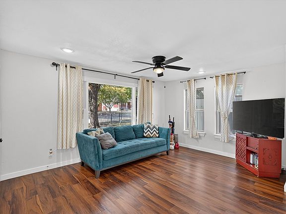 4th image of 2739 Kingston St