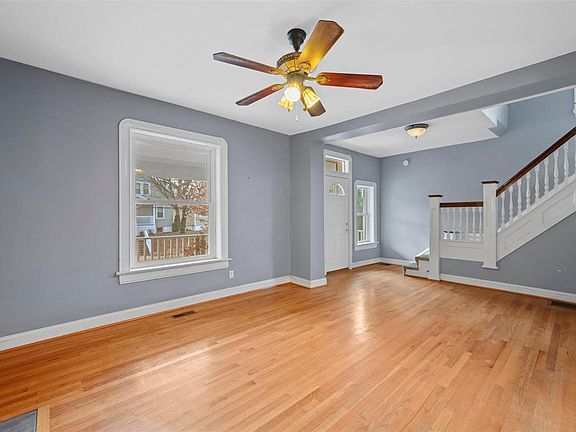 5th image of 3449 Manhattan Ave