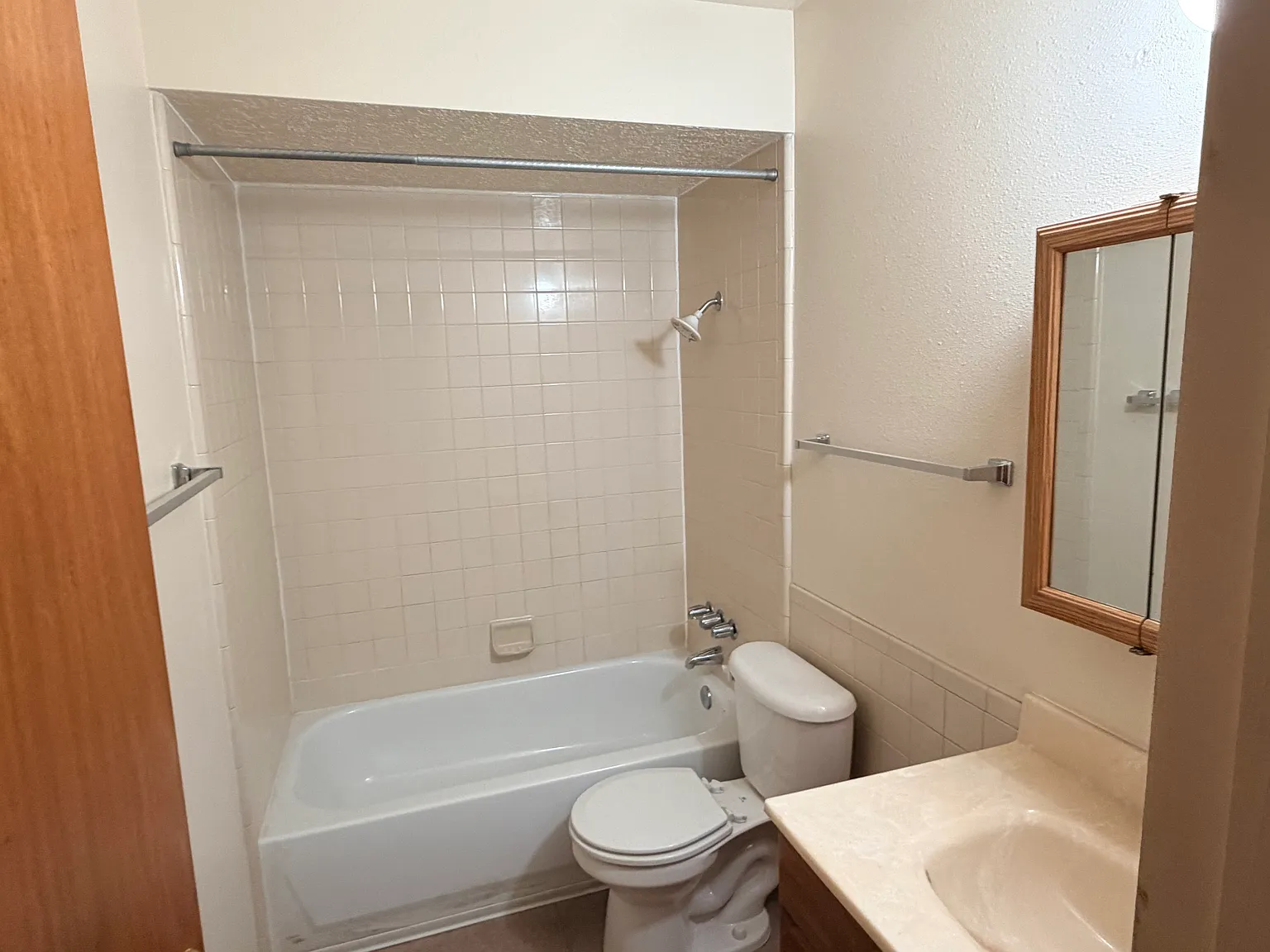 1 bed, 750 sqft, $1,100 — Photo 3