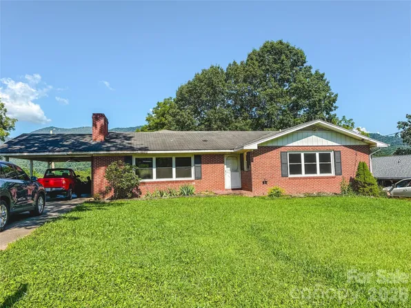 32 Tate St, Waynesville, NC 28786