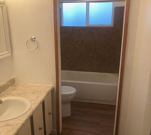 5th image of 3338 Franklin Ave APT 1