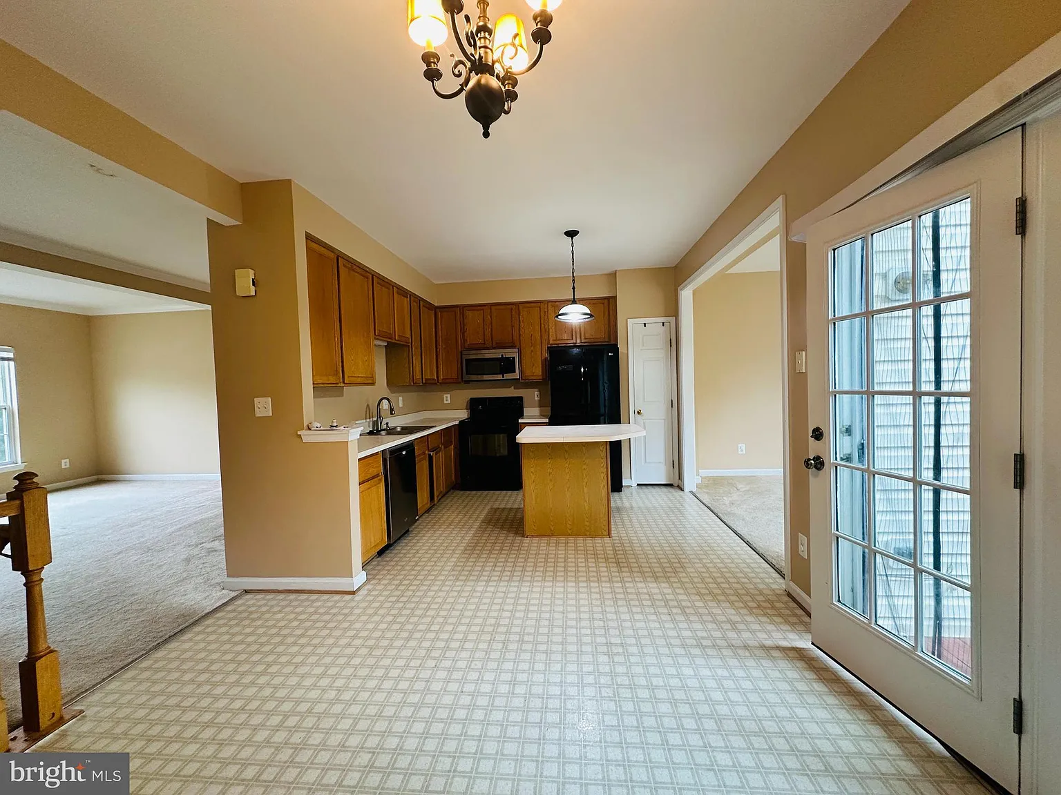 3 bed, 2.5 bath, 2070 sqft, $2,900 — Photo 2