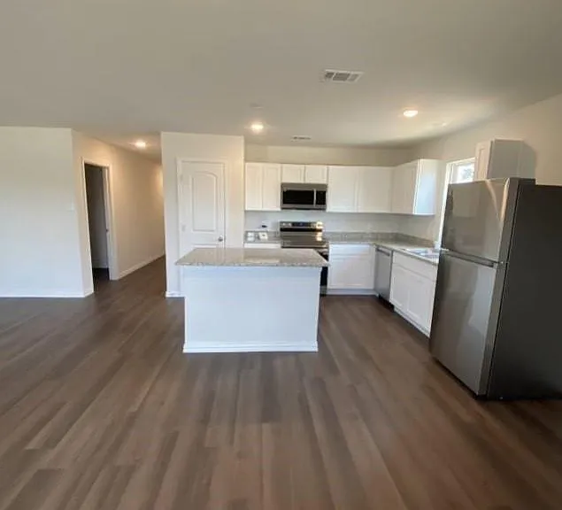 413 E Hull St — Photo 7