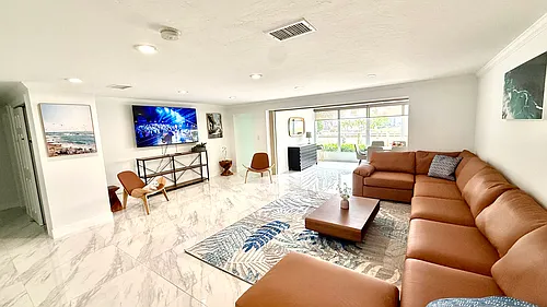 455 Bayside Ave Photo 1