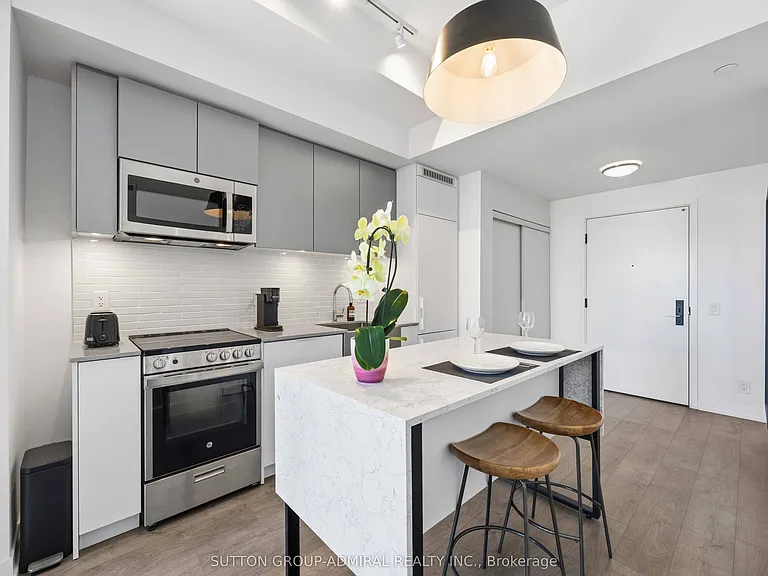 270 Dufferin St #902 — Photo 7