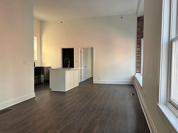 4th image of 275 Cumberland St #201