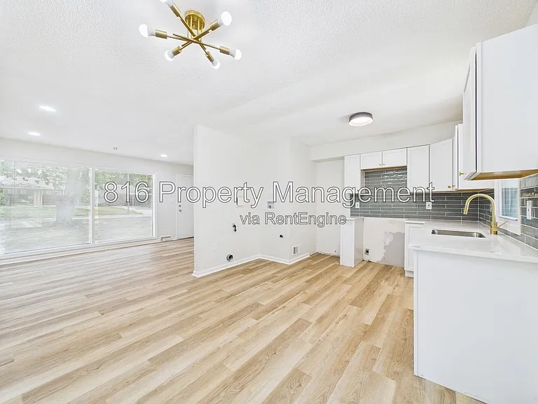11230 Corrington Ave — Photo 7