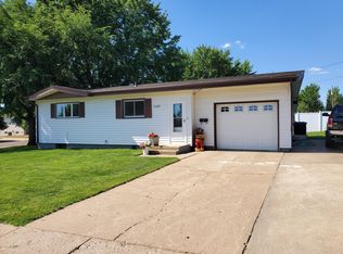 1149 Carroll St, Dickinson, ND 58601