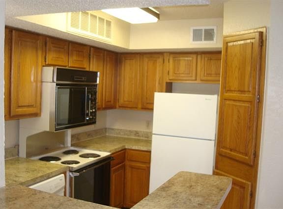4th image of 2301 Balsam Dr APT M203