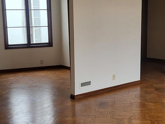 2nd image of 1582 33rd Ave