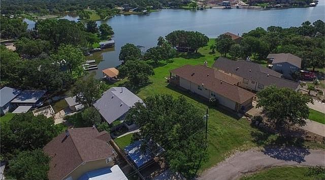 1st image of 609 Cove Cir