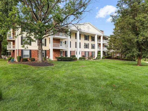 1525 Hampton Hall Dr APT 10, Chesterfield, MO 63017