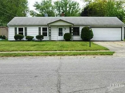 1815 W Riga Ave photo 1