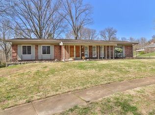 210 Glen Valley Ct, Chesterfield, MO 63017