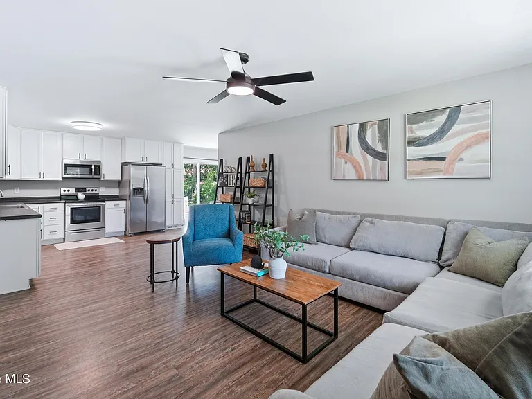 110 Estate Dr — Photo 6