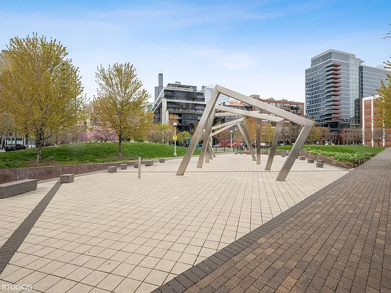 950 W Monroe St #901 — Photo 24