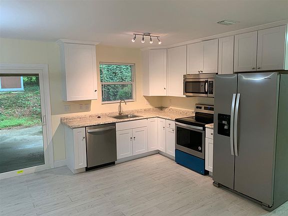 4th image of 925 Blue Springs Dr