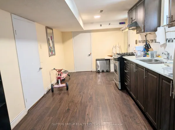 41 Annabelle Dr #Basement, Toronto, ON M9V 3B8