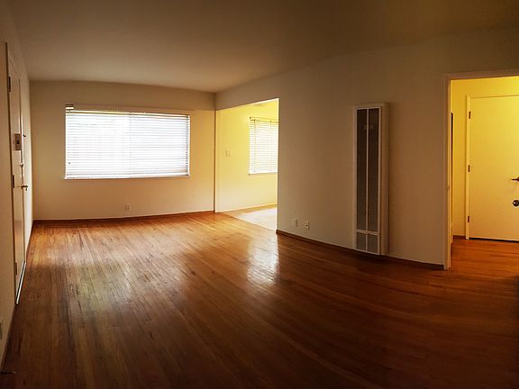2nd image of 540 University Dr APT 2