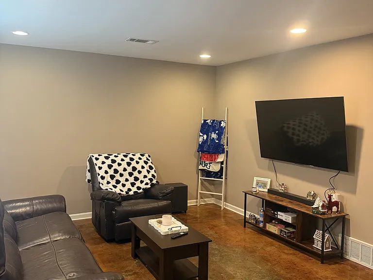 3570 Spottswood Ave #102 — Photo 8