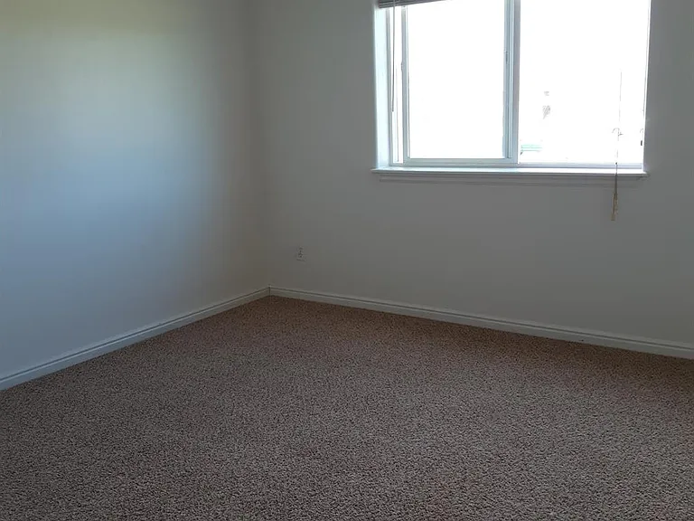2619 Prospect Dr — Photo 8