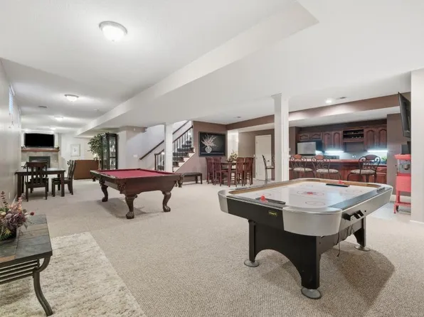 15586 Cedar Ln, Basehor, KS 66007