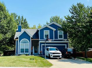 5135 Lakecrest Dr, Shawnee, KS 66218