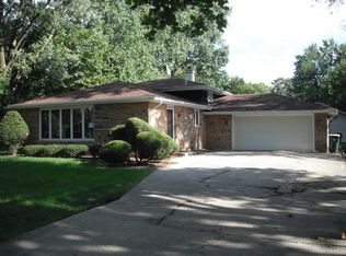 407 Blackstone Ave, Willow Springs, IL 60480