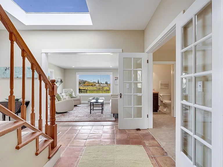 1398 Community Dr — Photo 17