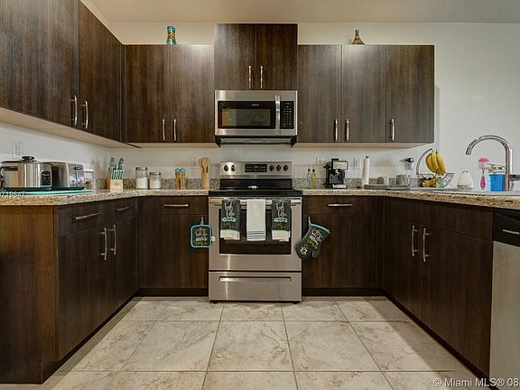 4th image of 1445 SE 26th Ave #1445
