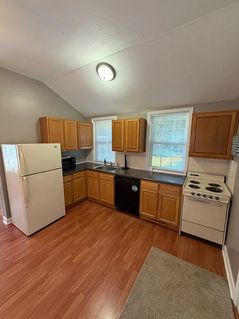 731 W Ellis St — Photo 2