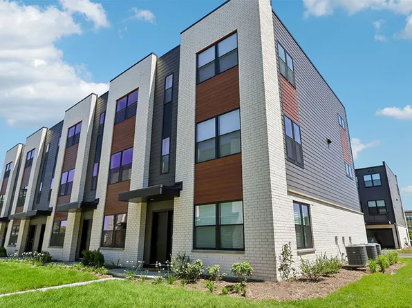 2227 Waters Edge Dr, Schaumburg, IL 60173