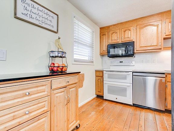 5th image of 12127 Birchhill Dr