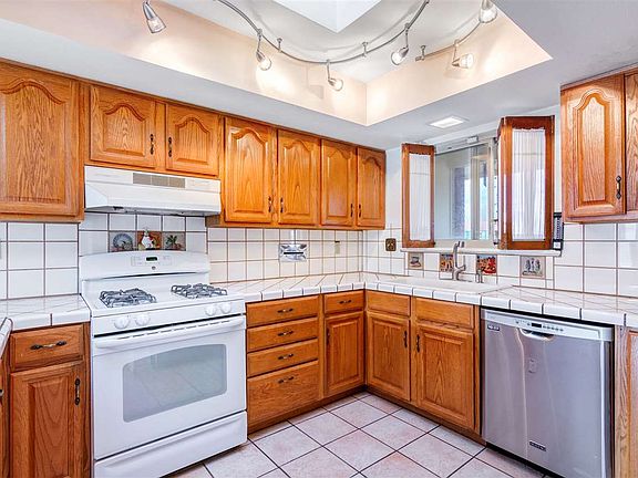 2nd image of 2856 Calle Princesa Juana