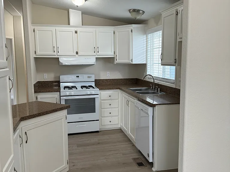 Palm Lodge Estates — Photo 36