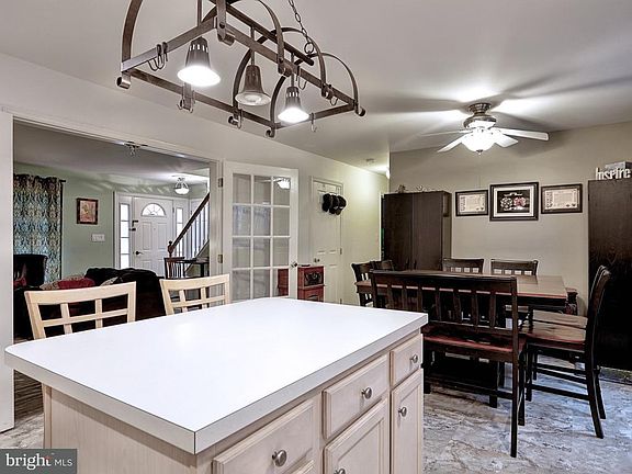 3rd image of 335 Hedgewick Ln