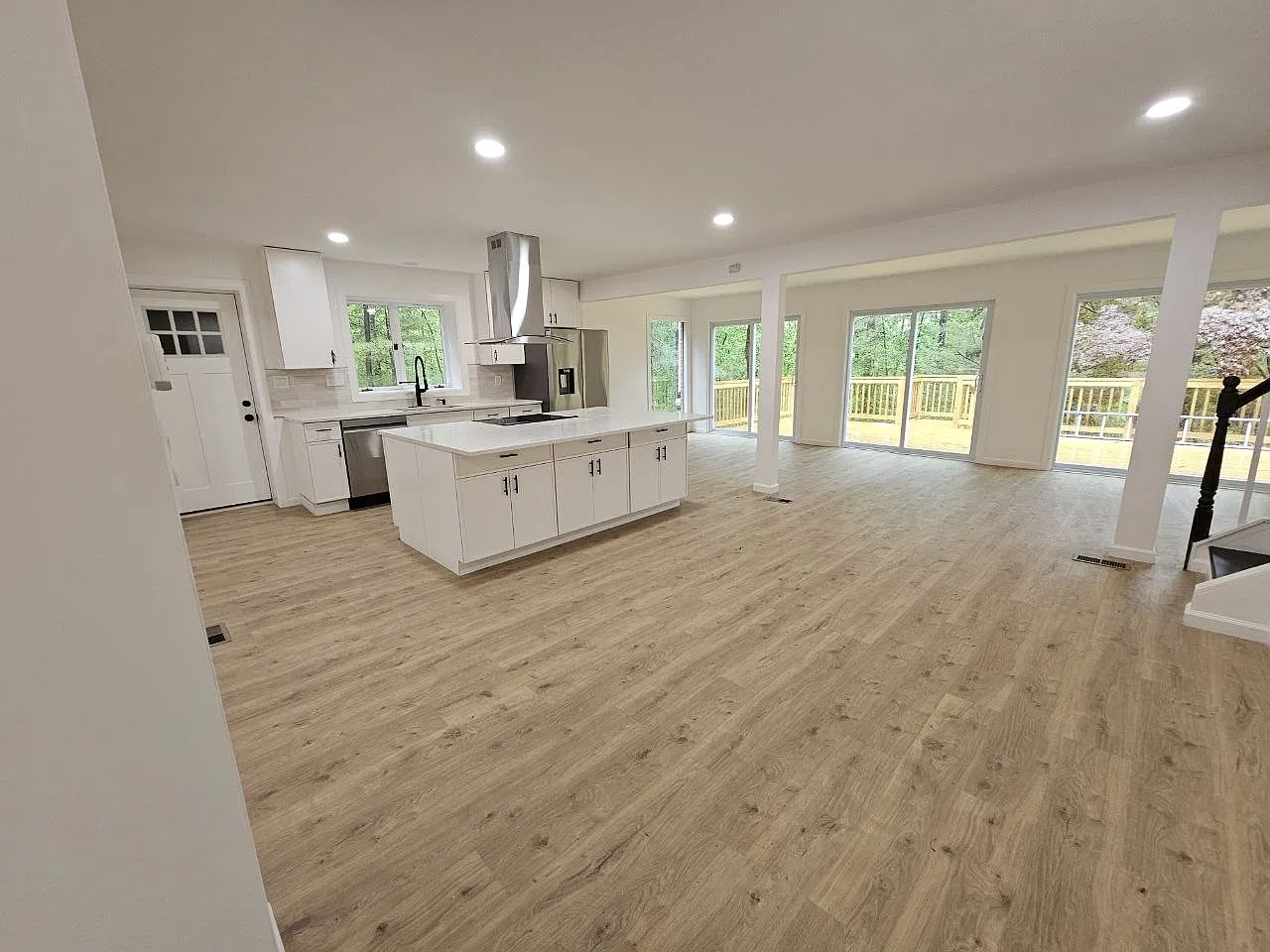 5 bed, 3.5 bath, 2137 sqft, $3,500 — Photo 2