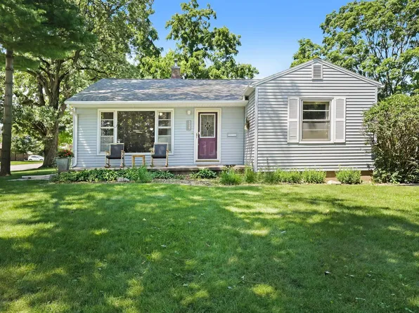 3127 Alameda St, Cedar Falls, IA 50613