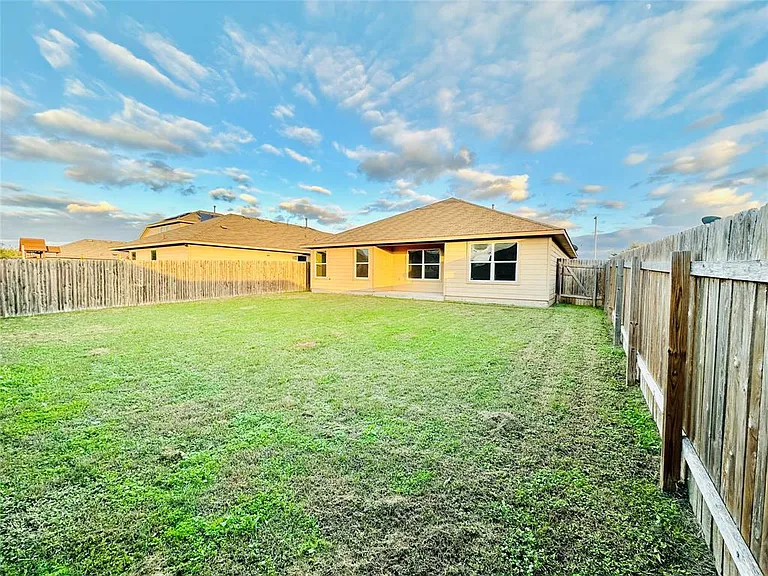 704 Silver Wing Dr — Photo 15