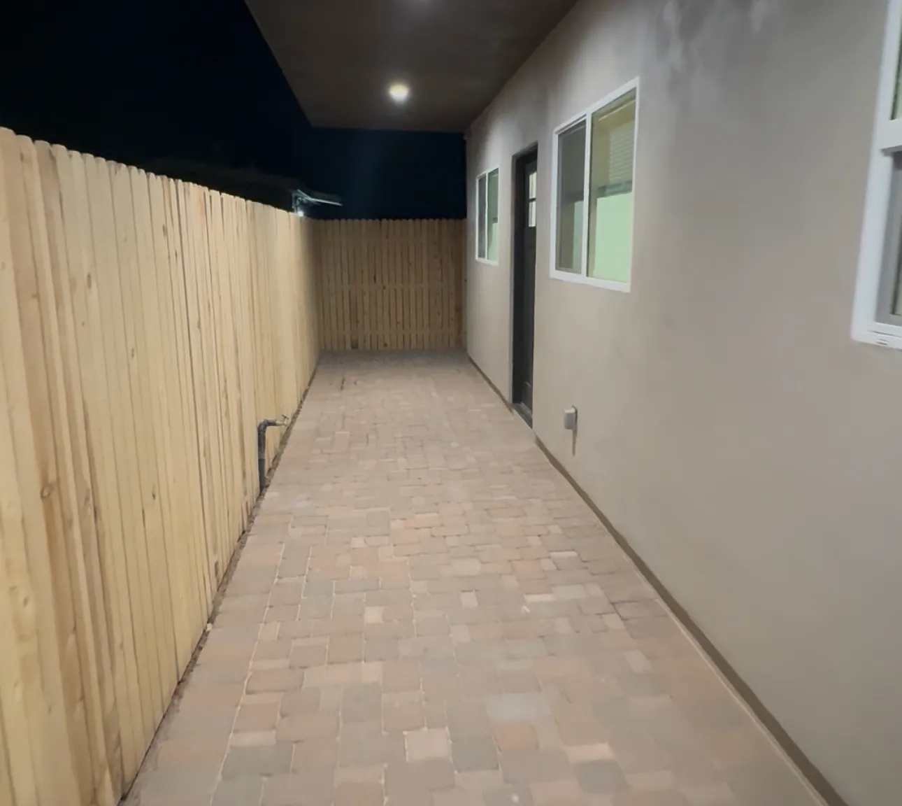 2 bed, 700 sqft, $1,400 — Photo 2