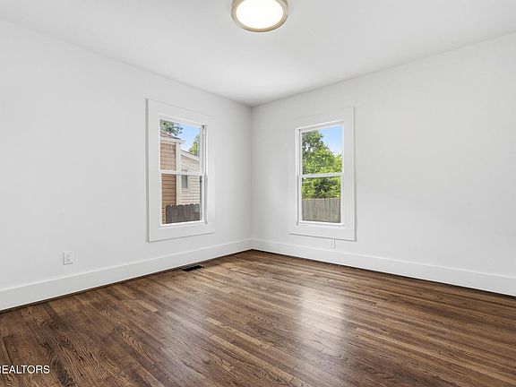 4th image of 3317 Monmouth St