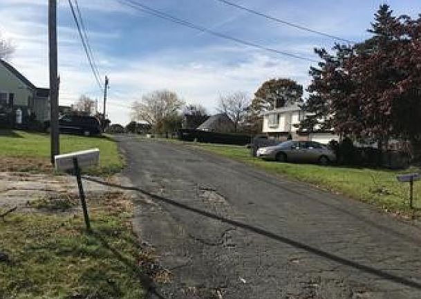 2nd image of 84 Slade St