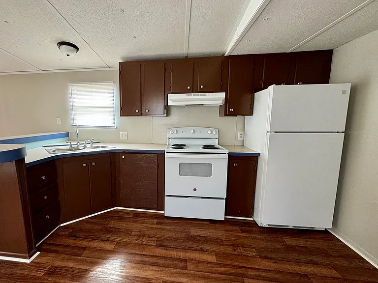 42 Ideal Ln — Photo 3