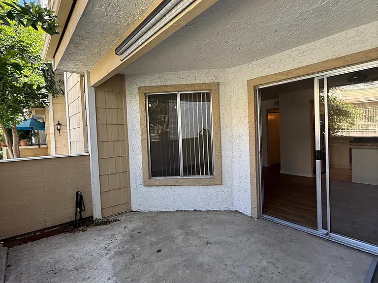 18408 Hatteras St #13 — Photo 10