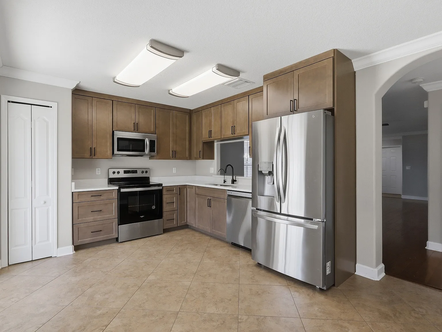5 bed, 2.5 bath, 2142 sqft, $2,750 — Photo 4